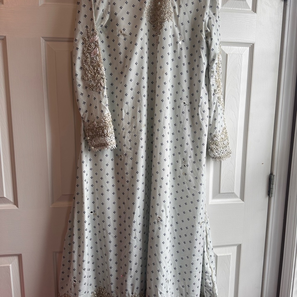Suffuse pakistani dress White and Blue Floral - Picture 4 of 8